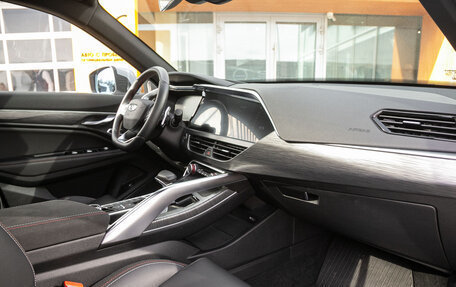 Geely Tugella FY11, 2022 год, 2 748 000 рублей, 21 фотография