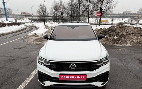 Volkswagen Tiguan II, 2021 год, 3 990 000 рублей, 3 фотография