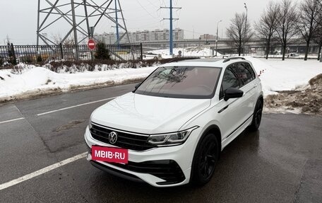 Volkswagen Tiguan II, 2021 год, 3 990 000 рублей, 2 фотография
