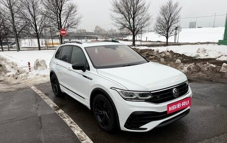 Volkswagen Tiguan II, 2021 год, 3 990 000 рублей, 4 фотография
