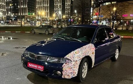 Mitsubishi Carisma I, 1997 год, 300 000 рублей, 1 фотография