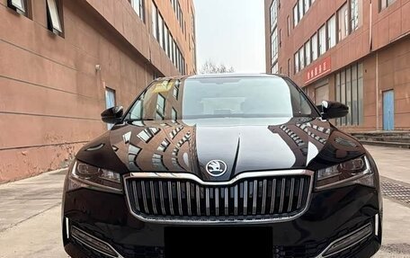 Skoda Superb III рестайлинг, 2025 год, 2 950 000 рублей, 2 фотография
