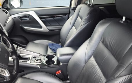 Mitsubishi Pajero Sport III рестайлинг, 2018 год, 2 775 000 рублей, 6 фотография