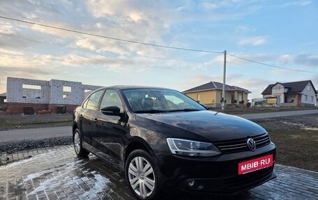 Volkswagen Jetta VI, 2012 год, 995 000 рублей, 2 фотография