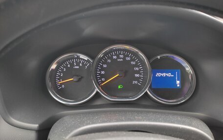 Renault Logan II, 2017 год, 670 000 рублей, 7 фотография