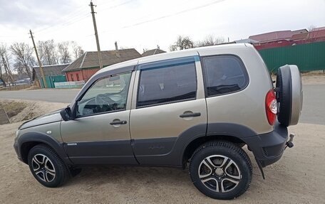 Chevrolet Niva I рестайлинг, 2016 год, 900 000 рублей, 4 фотография