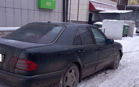 Mercedes-Benz E-Класс, 2000 год, 500 000 рублей, 2 фотография