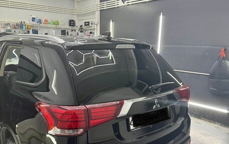 Mitsubishi Outlander III рестайлинг 3, 2018 год, 1 900 000 рублей, 7 фотография