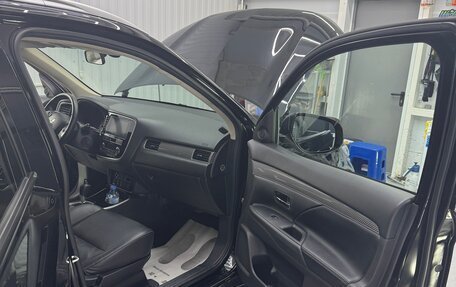 Mitsubishi Outlander III рестайлинг 3, 2018 год, 1 900 000 рублей, 9 фотография