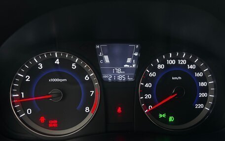 Hyundai Solaris II рестайлинг, 2011 год, 500 000 рублей, 10 фотография