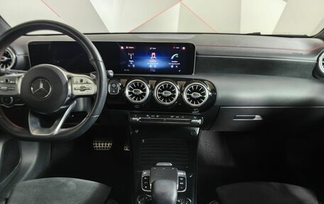 Mercedes-Benz CLA, 2019 год, 2 771 000 рублей, 15 фотография