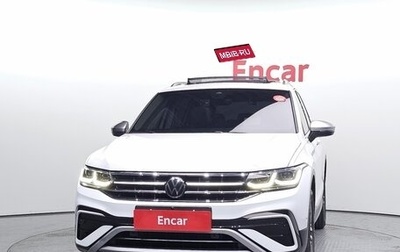 Volkswagen Tiguan II, 2023 год, 3 978 000 рублей, 1 фотография