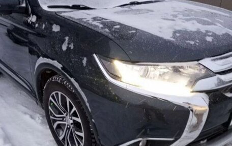 Mitsubishi Outlander III рестайлинг 3, 2018 год, 1 690 239 рублей, 2 фотография