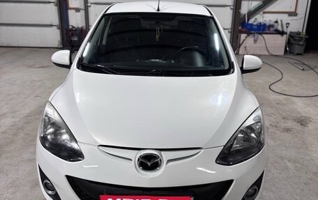 Mazda 2 III, 2011 год, 890 000 рублей, 2 фотография