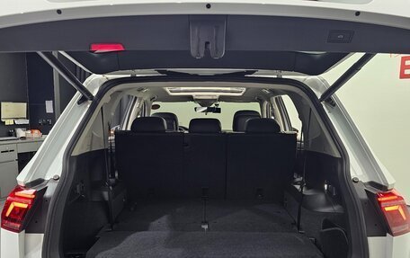 Volkswagen Tiguan II, 2023 год, 3 978 000 рублей, 6 фотография