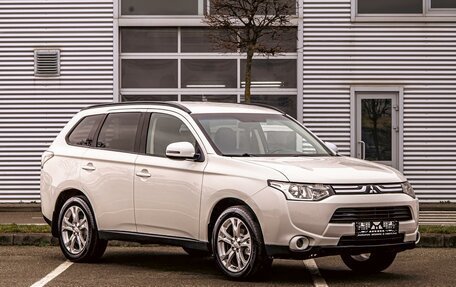 Mitsubishi Outlander III рестайлинг 3, 2012 год, 1 045 000 рублей, 3 фотография