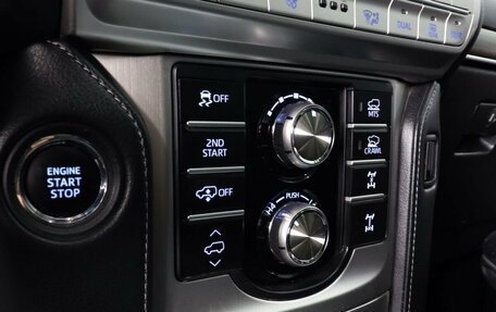 Toyota Land Cruiser Prado 150 рестайлинг 2, 2018 год, 5 649 000 рублей, 21 фотография