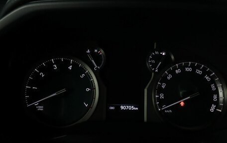 Toyota Land Cruiser Prado 150 рестайлинг 2, 2018 год, 5 649 000 рублей, 26 фотография