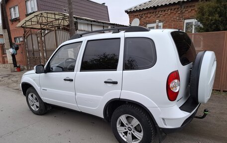 Chevrolet Niva I рестайлинг, 2015 год, 740 000 рублей, 4 фотография