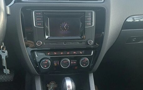 Volkswagen Jetta VI, 2016 год, 950 000 рублей, 10 фотография