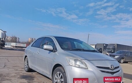 Toyota Belta, 2005 год, 530 000 рублей, 2 фотография