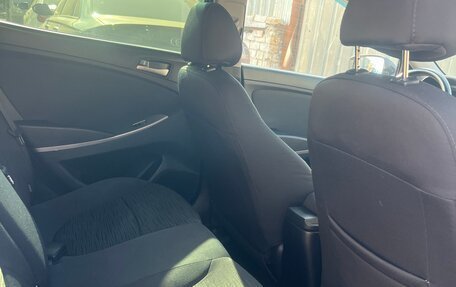 Hyundai Solaris II рестайлинг, 2016 год, 999 999 рублей, 12 фотография