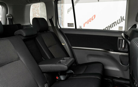 Toyota ISis I, 2010 год, 1 290 000 рублей, 22 фотография