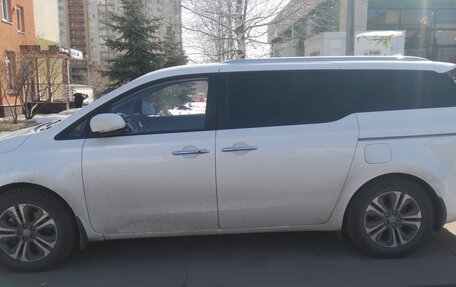 KIA Carnival III, 2019 год, 2 550 000 рублей, 3 фотография