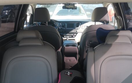 KIA Carnival III, 2019 год, 2 550 000 рублей, 14 фотография