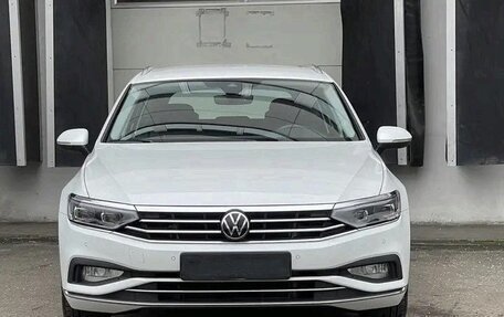Volkswagen Passat B8 рестайлинг, 2021 год, 2 540 000 рублей, 2 фотография
