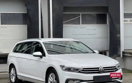 Volkswagen Passat B8 рестайлинг, 2021 год, 2 540 000 рублей, 4 фотография