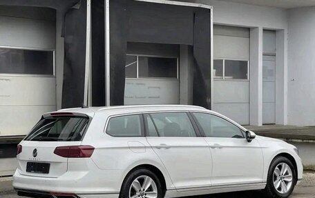 Volkswagen Passat B8 рестайлинг, 2021 год, 2 540 000 рублей, 8 фотография