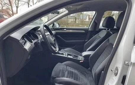 Volkswagen Passat B8 рестайлинг, 2021 год, 2 540 000 рублей, 12 фотография