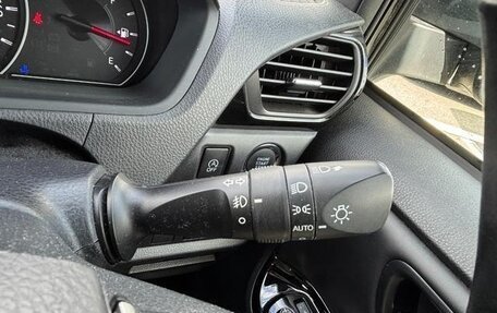 Toyota Noah III, 2018 год, 2 850 000 рублей, 12 фотография