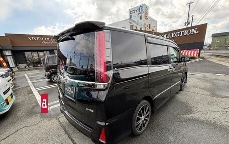 Toyota Noah III, 2018 год, 2 850 000 рублей, 8 фотография