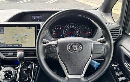 Toyota Noah III, 2018 год, 2 850 000 рублей, 15 фотография