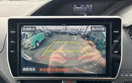 Toyota Noah III, 2018 год, 2 850 000 рублей, 20 фотография