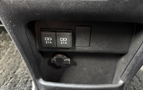 Toyota Noah III, 2018 год, 2 850 000 рублей, 28 фотография