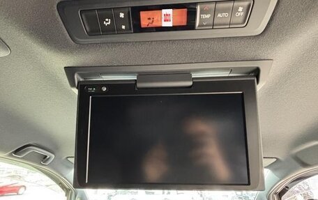 Toyota Noah III, 2018 год, 2 850 000 рублей, 30 фотография