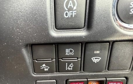 Toyota Noah III, 2018 год, 2 850 000 рублей, 24 фотография