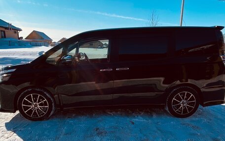 Toyota Voxy III, 2020 год, 2 800 000 рублей, 4 фотография