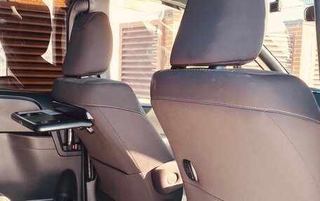 Toyota Voxy III, 2020 год, 2 800 000 рублей, 6 фотография