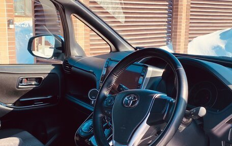 Toyota Voxy III, 2020 год, 2 800 000 рублей, 8 фотография