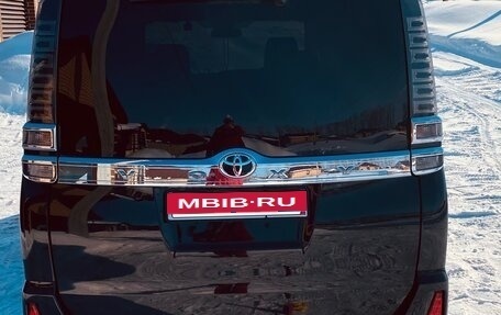 Toyota Voxy III, 2020 год, 2 800 000 рублей, 5 фотография