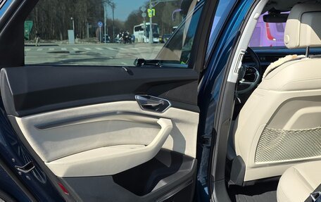 Audi e-tron I, 2020 год, 5 600 000 рублей, 10 фотография