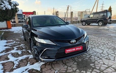 Toyota Camry, 2021 год, 3 050 000 рублей, 1 фотография