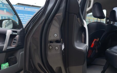 Toyota Land Cruiser Prado 150 рестайлинг 2, 2010 год, 2 518 000 рублей, 13 фотография