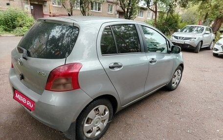 Toyota Yaris III рестайлинг, 2007 год, 450 000 рублей, 3 фотография