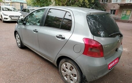 Toyota Yaris III рестайлинг, 2007 год, 450 000 рублей, 4 фотография