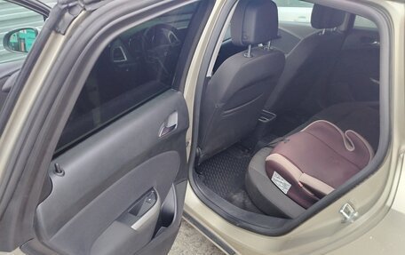 Opel Astra J, 2011 год, 690 000 рублей, 6 фотография